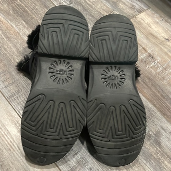 UGG Women's Elisa Suede Short Ankle Boots size 5.5 - Picture 8 of 11